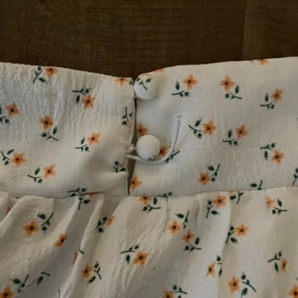 Impressions Floral Ruffle Strap Babydoll Top White Orange Flowers Size M - Picture 6 of 7